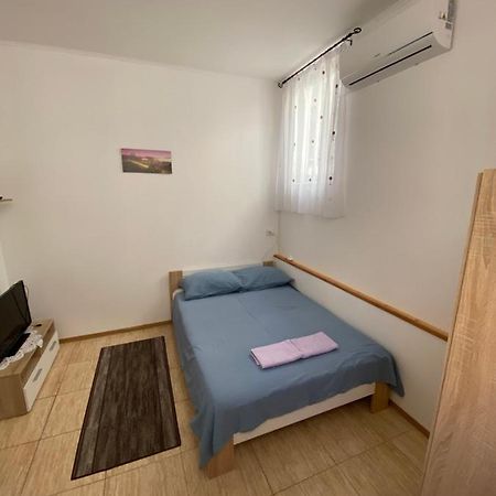 Appartamento Studio-Apartman Aurora Pola Esterno foto