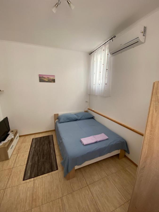 Appartamento Studio-Apartman Aurora Pola Esterno foto