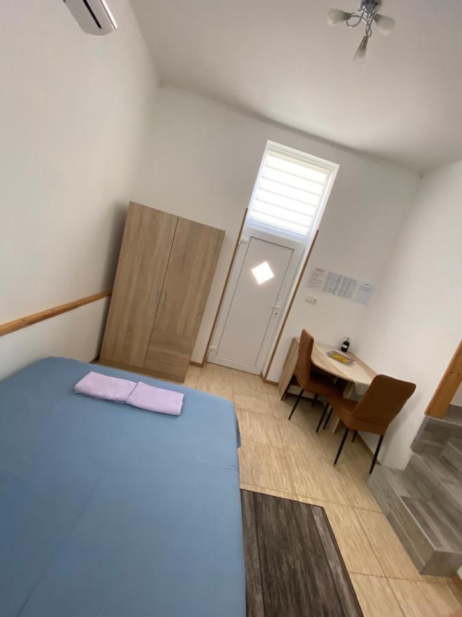 Appartamento Studio-Apartman Aurora Pola Esterno foto