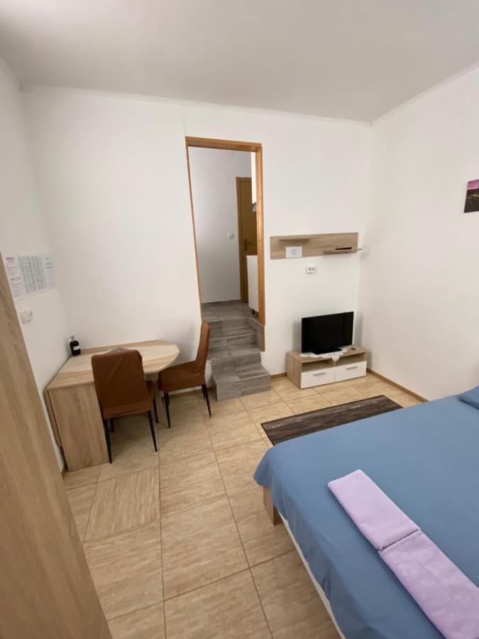 Appartamento Studio-Apartman Aurora Pola Esterno foto